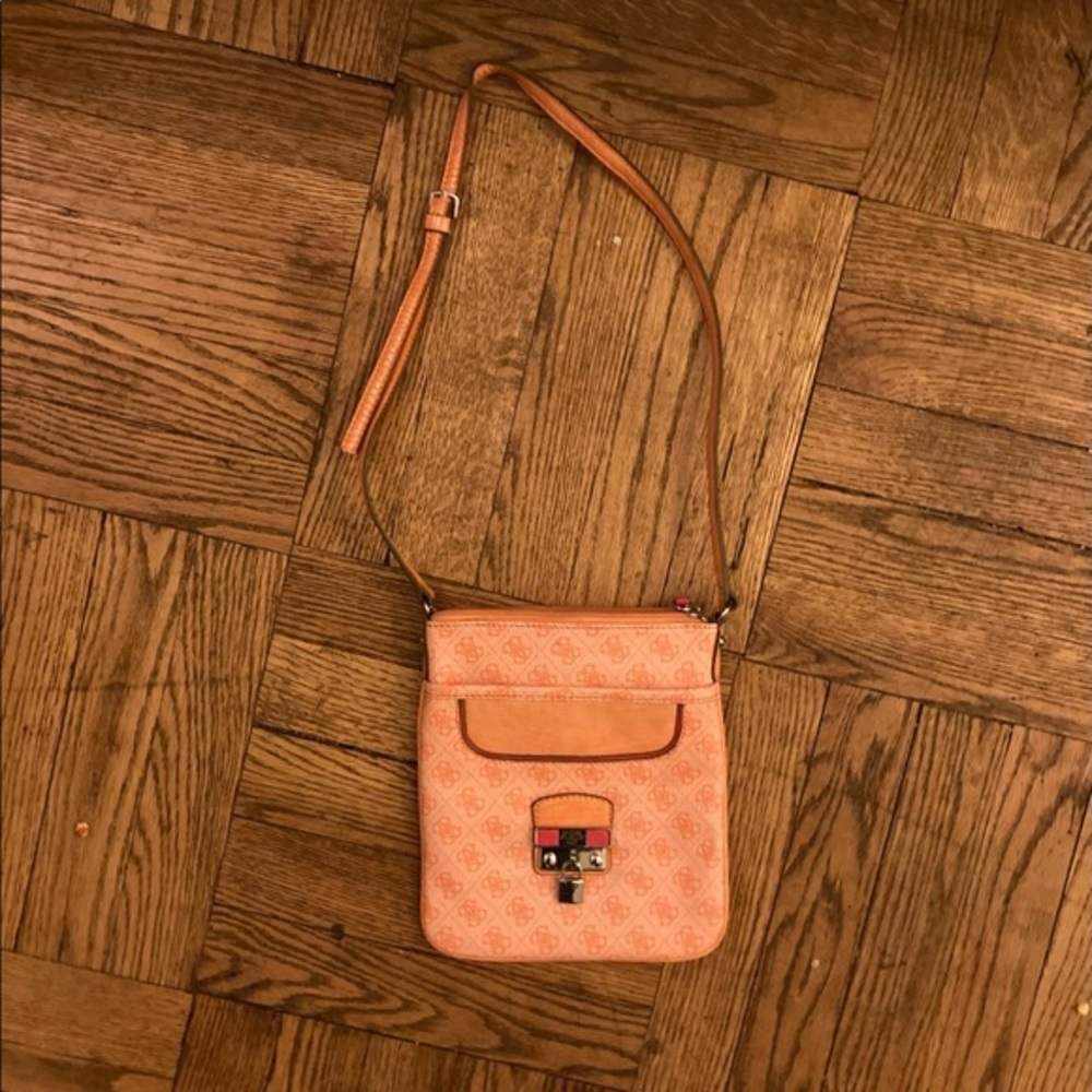 Vintage leather Guess crossbody purse